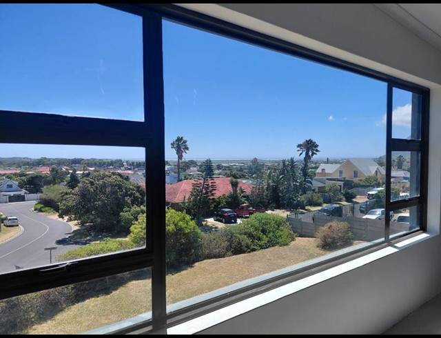 5 BEDROOM HOUSE FOR SALE IN CAPRI